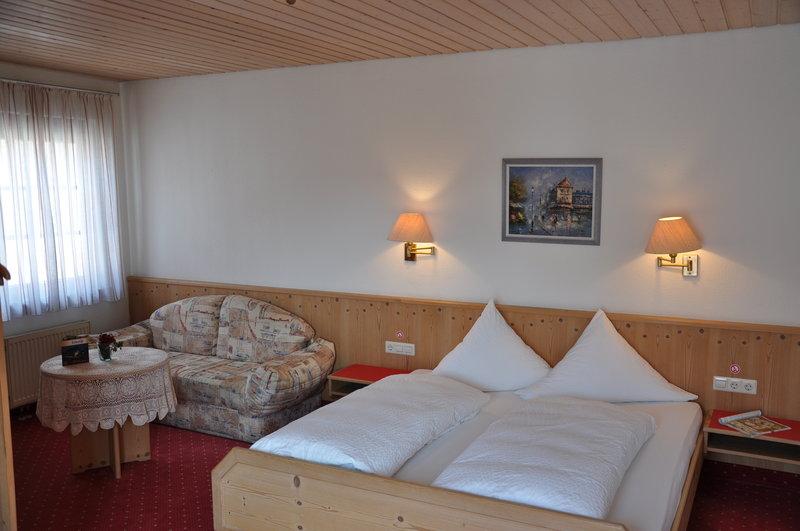 Loewen Hotel Arian Allmersbach im Tal Room photo